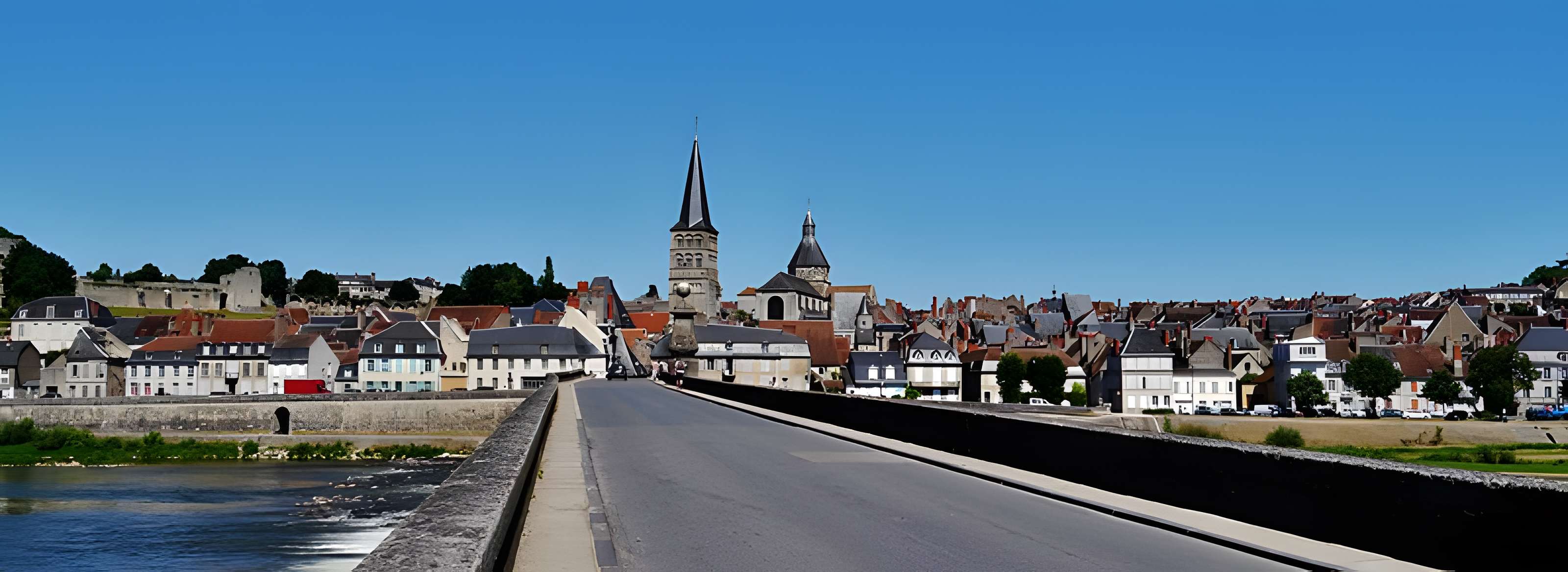 Grand pont sur la Loire de La Charité-sur-Loire