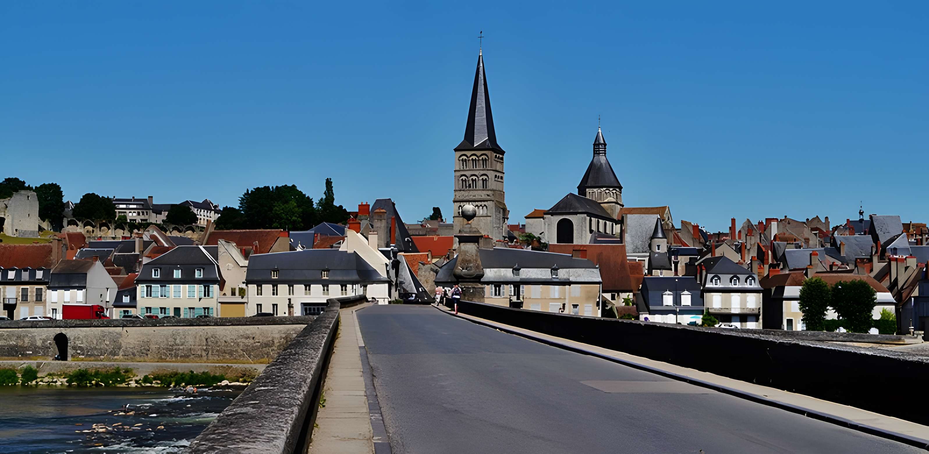 Grand pont sur la Loire de La Charité-sur-Loire
