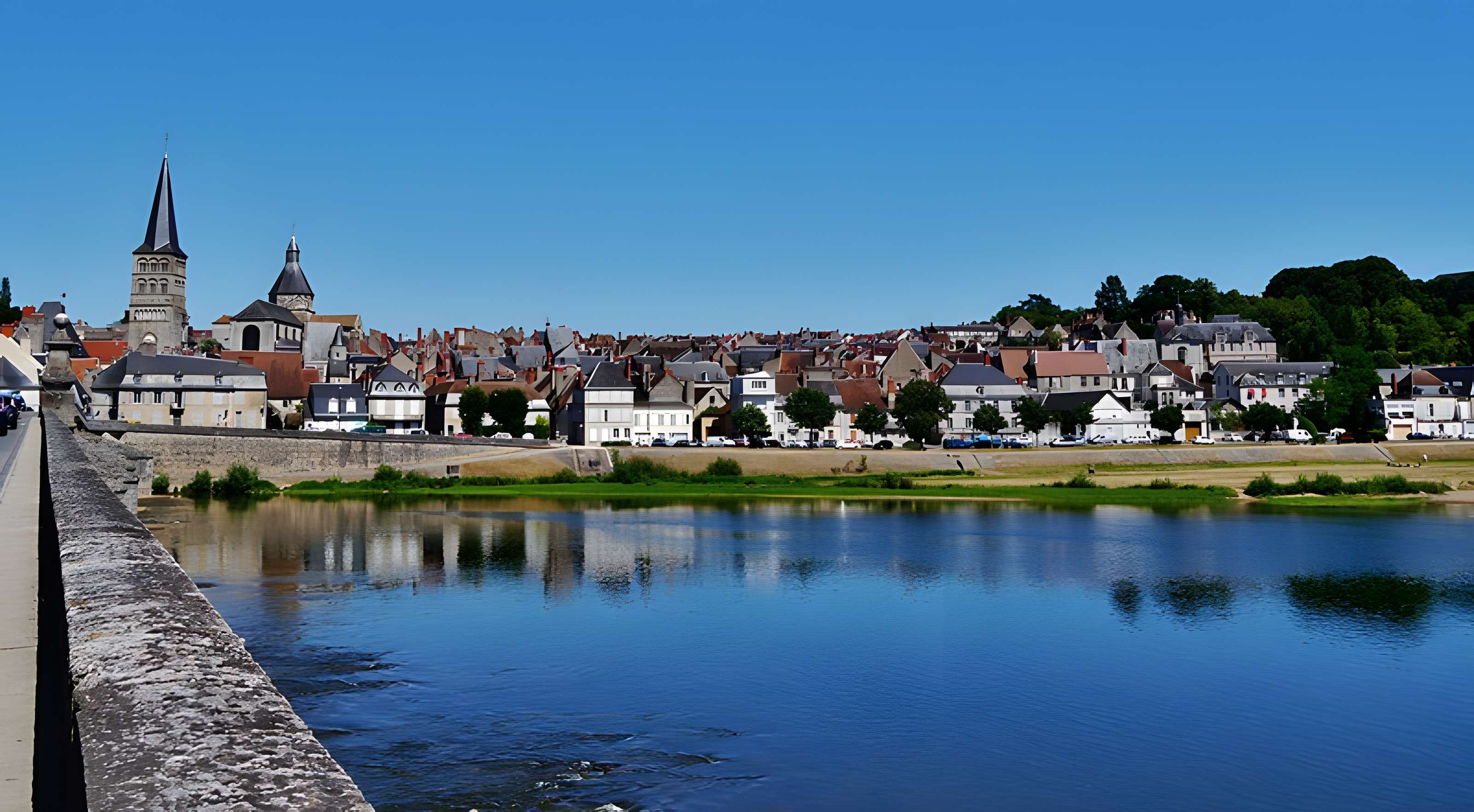 Grand pont sur la Loire de La Charité-sur-Loire
