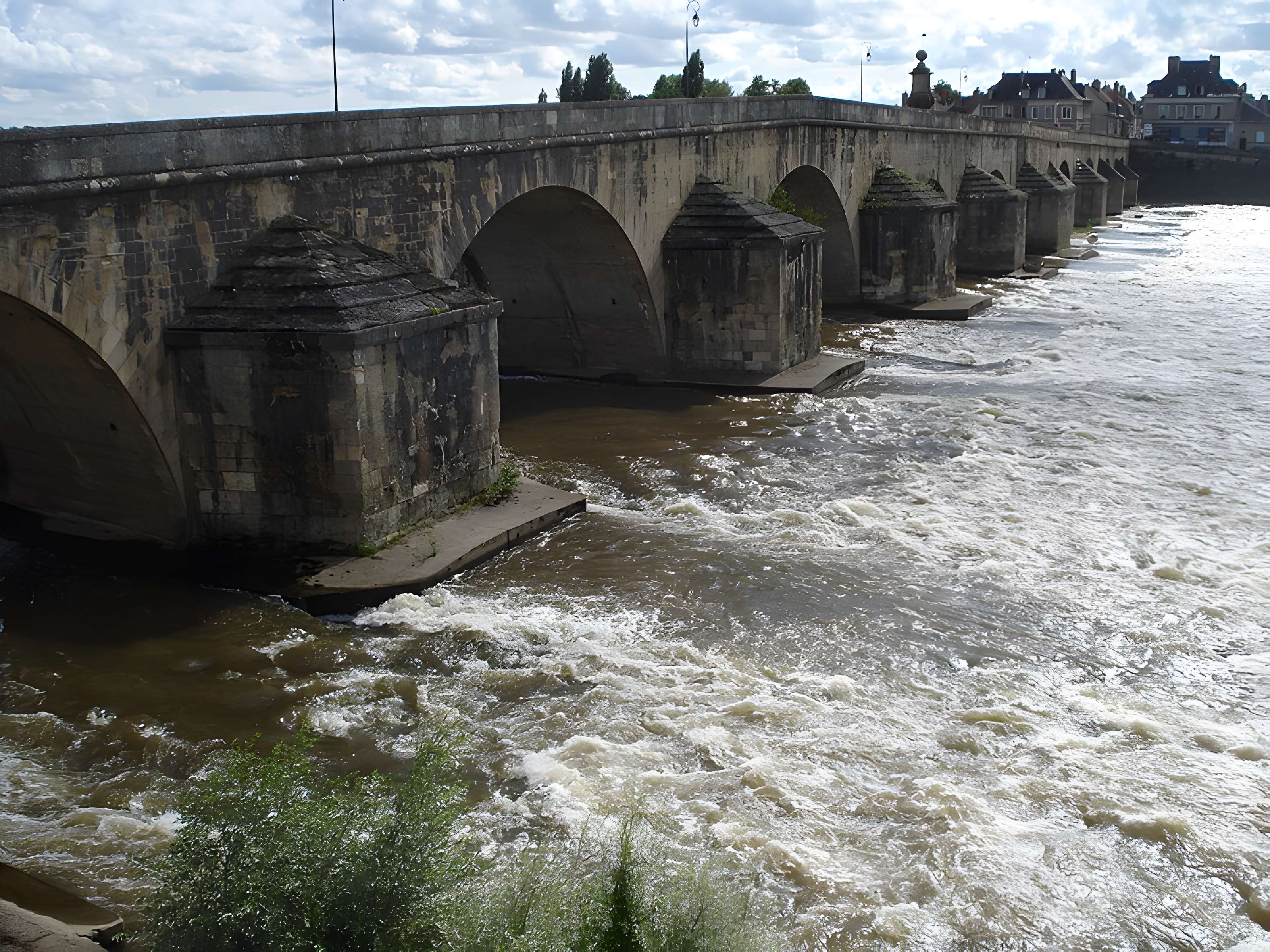 Grand pont sur la Loire de La Charité-sur-Loire
