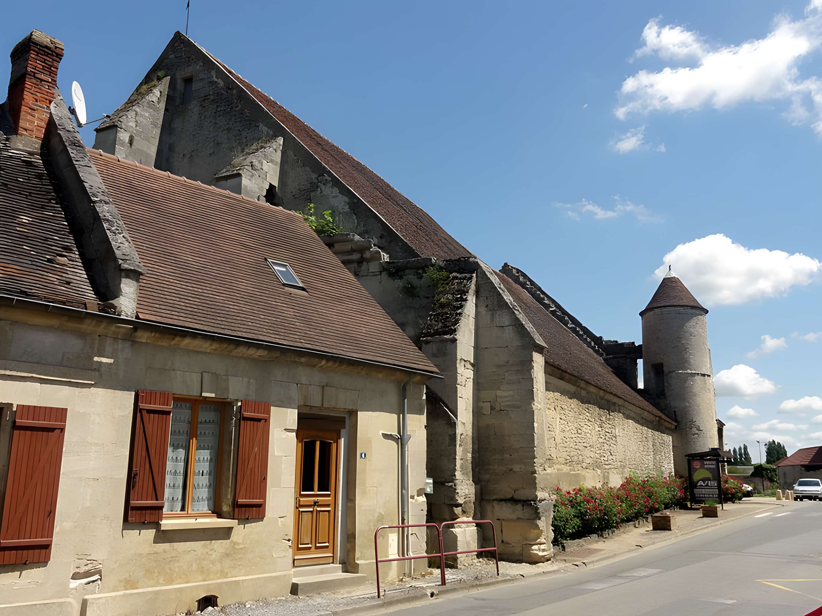 Anciens bâtiments de la Grange aux dîmes