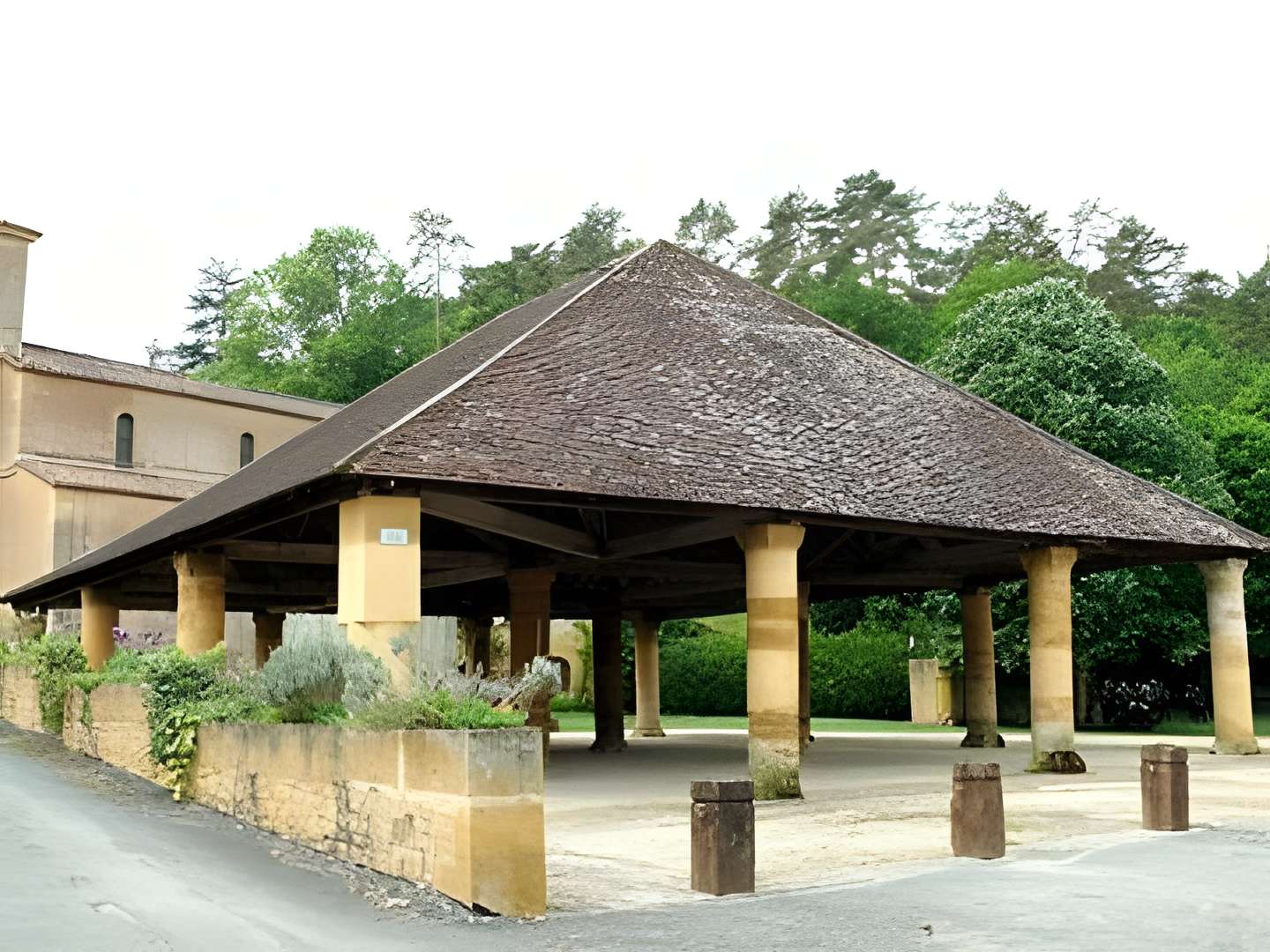 Halle couverte de Montferrand-du-Périgord 
