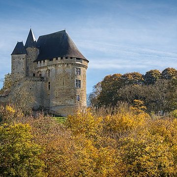 Château donjon et ruines