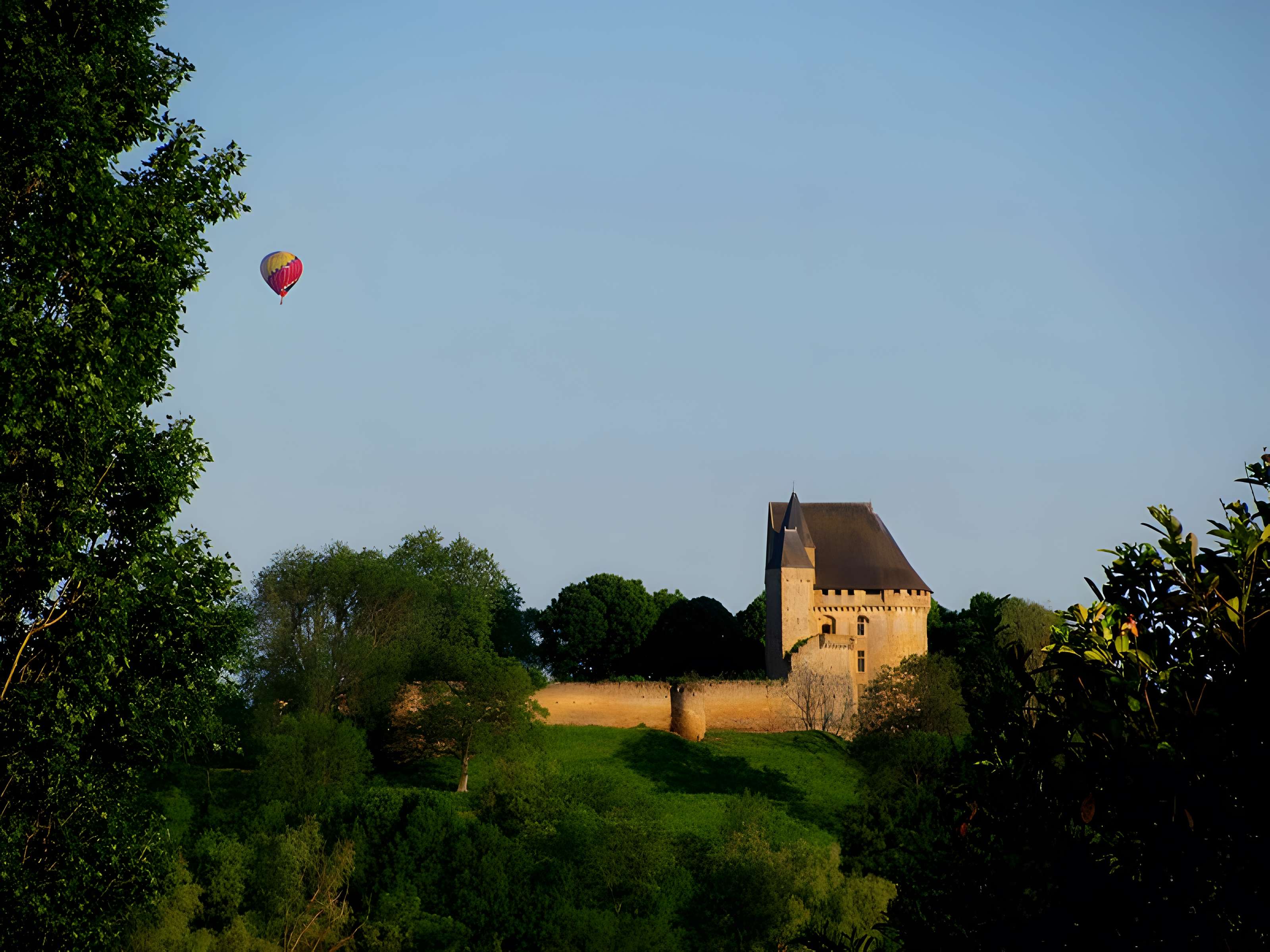 Château (donjon et ruines)