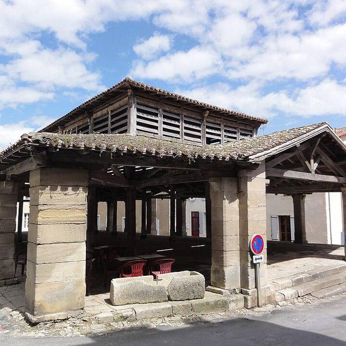 Photo de Halles de Lusignan