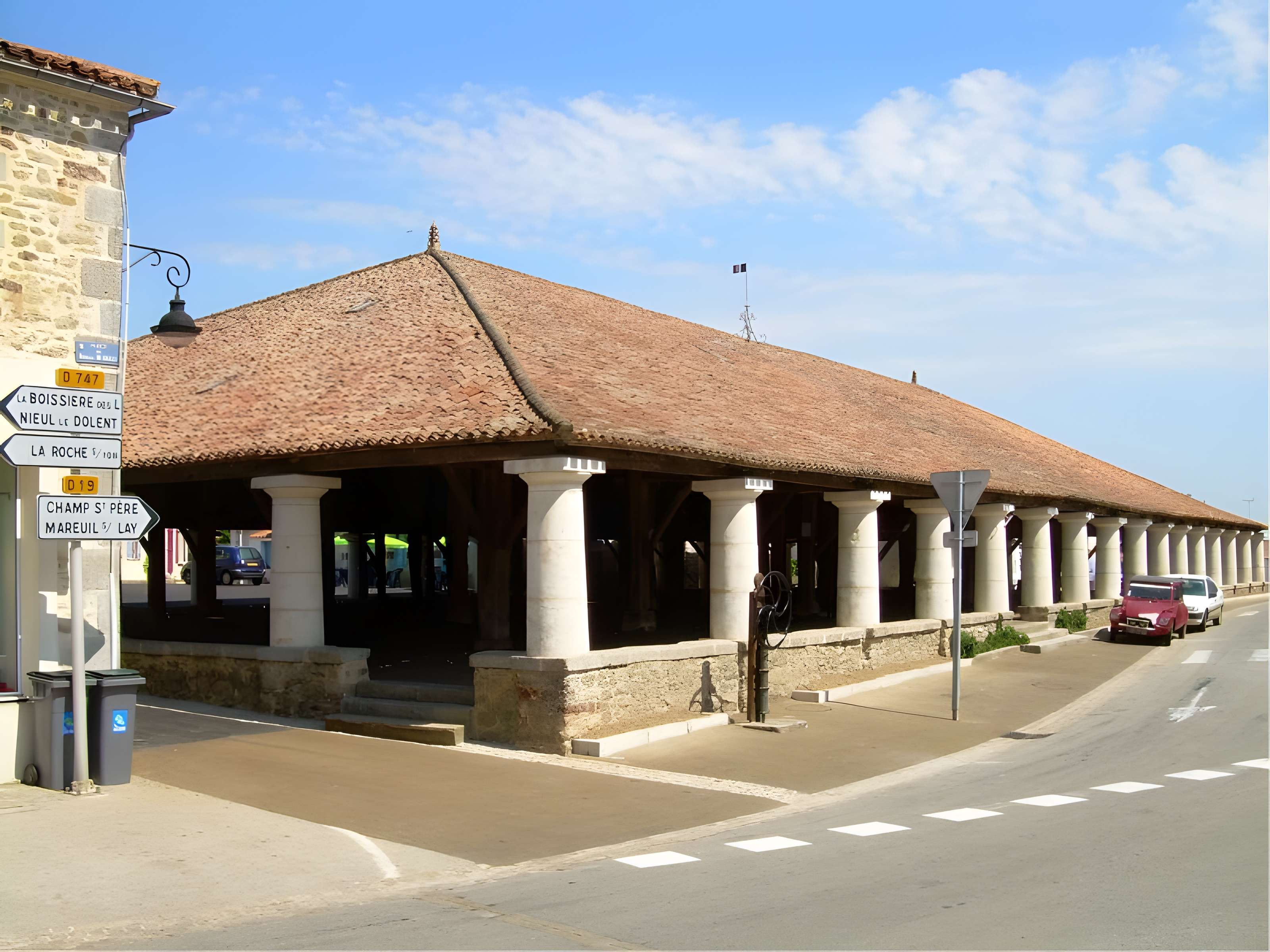 Halles de Moutiers-les-Mauxfaits 