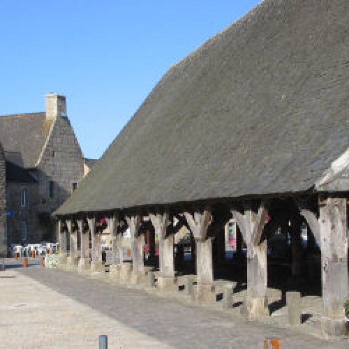 Photo de Halles, puis syndicat dinitiative