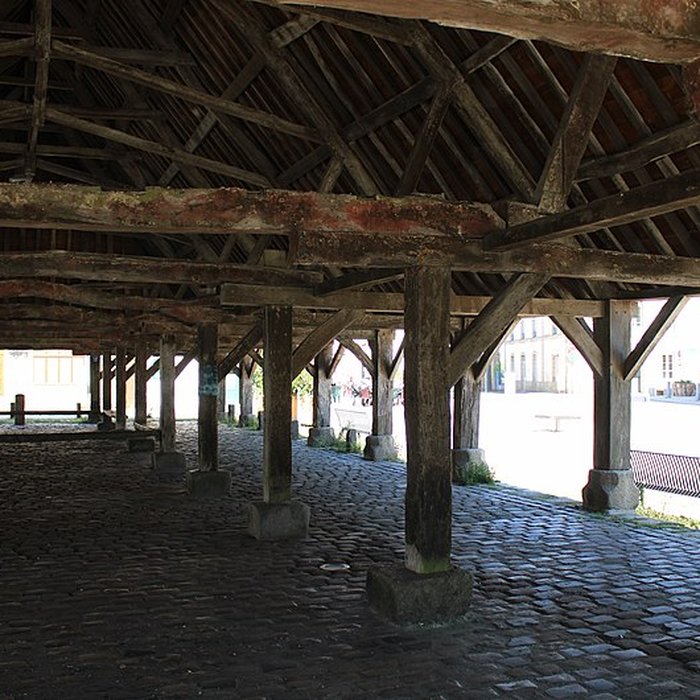 Photo de Halles, puis syndicat dinitiative