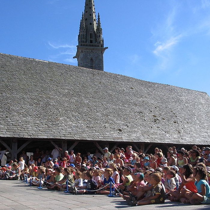 Photo de Halles, puis syndicat dinitiative