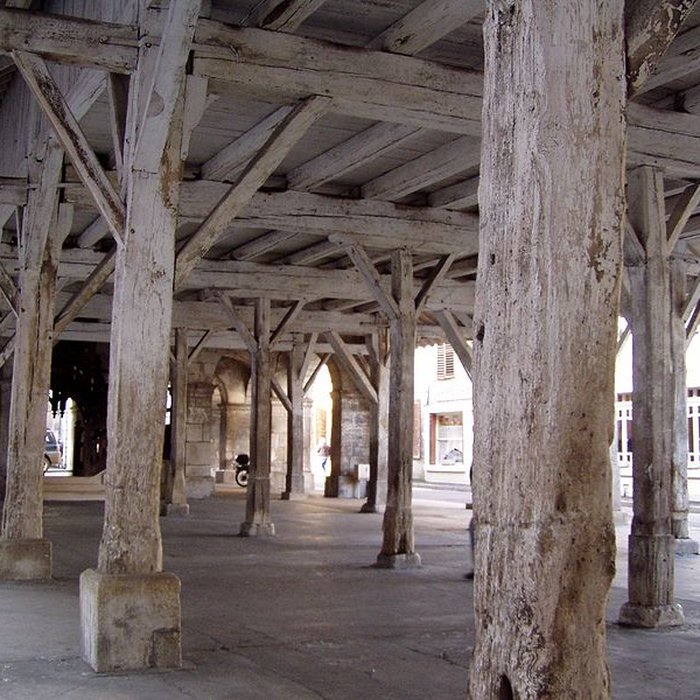 Photo de Halles, Mairie, Palais de Justice