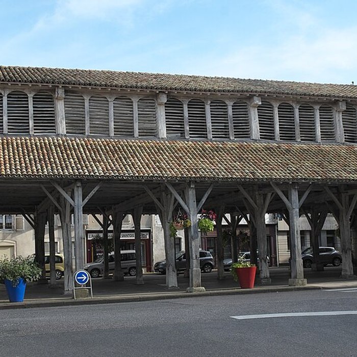 Photo de Halles, Mairie, Palais de Justice