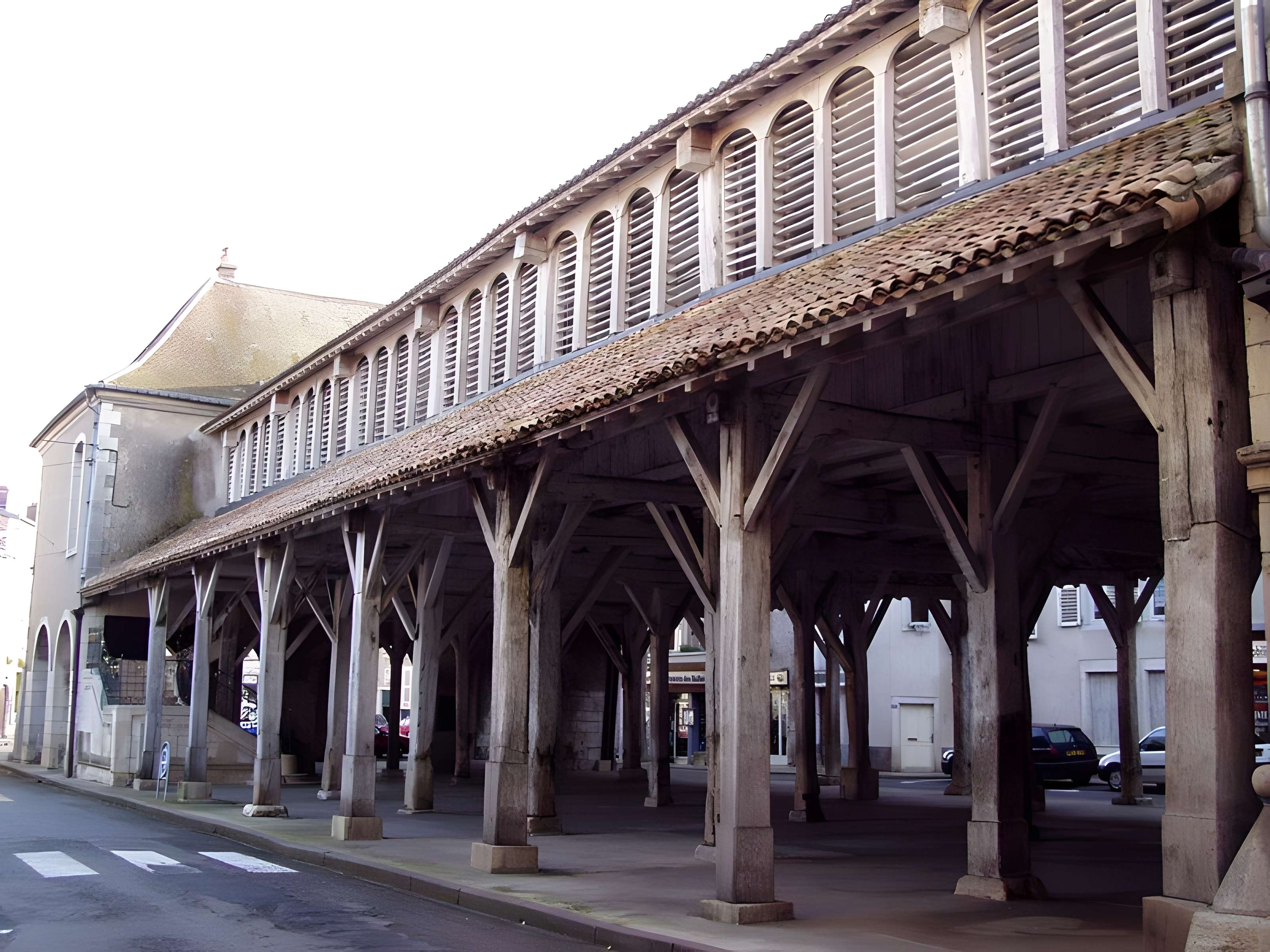 Halles, Mairie, Palais de Justice