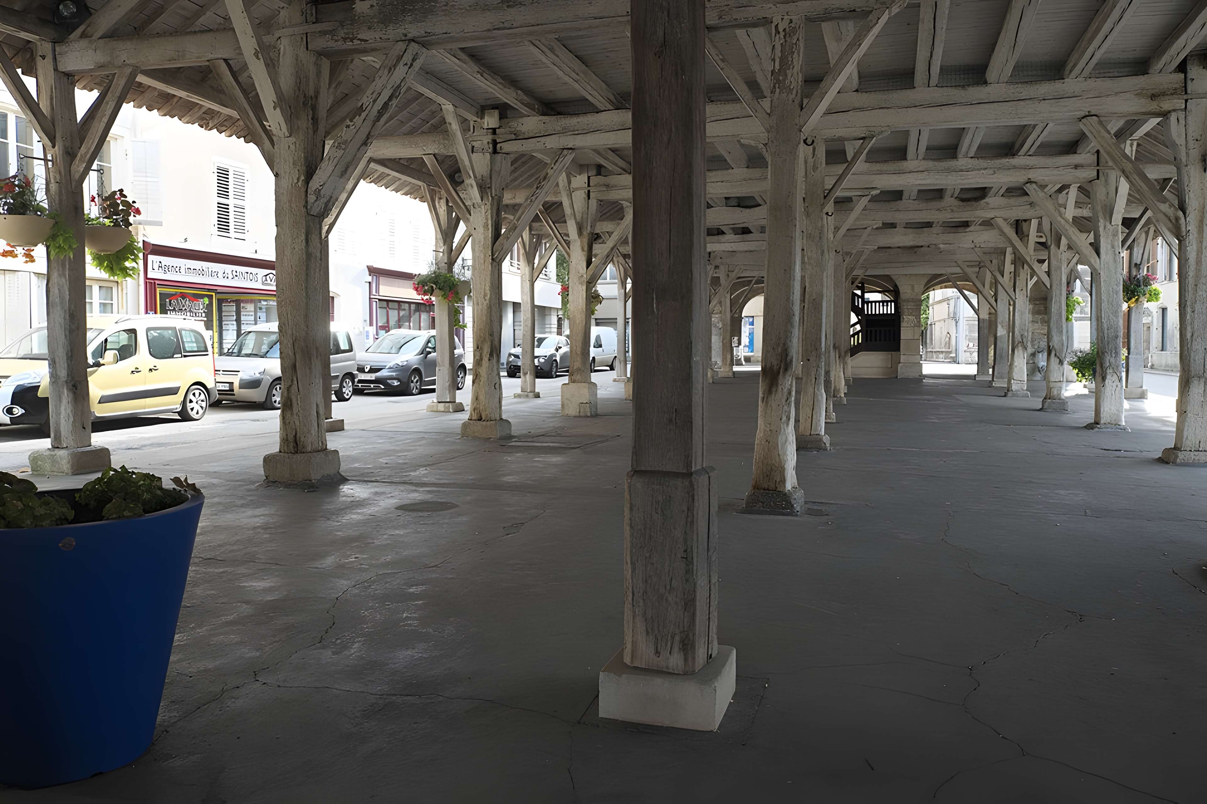 Halles, Mairie, Palais de Justice