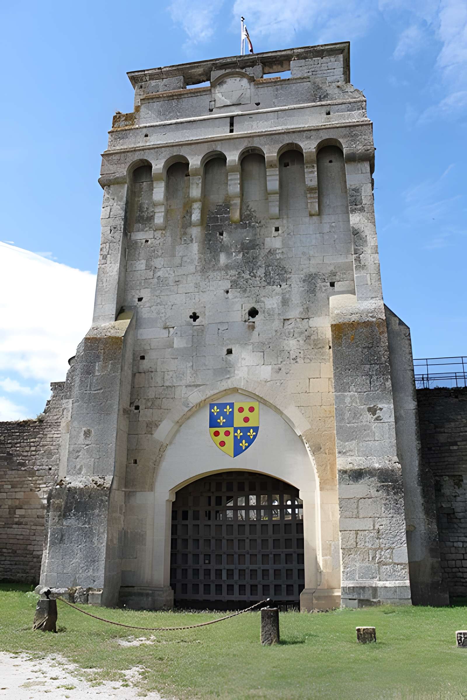 Château-fort de Druyes