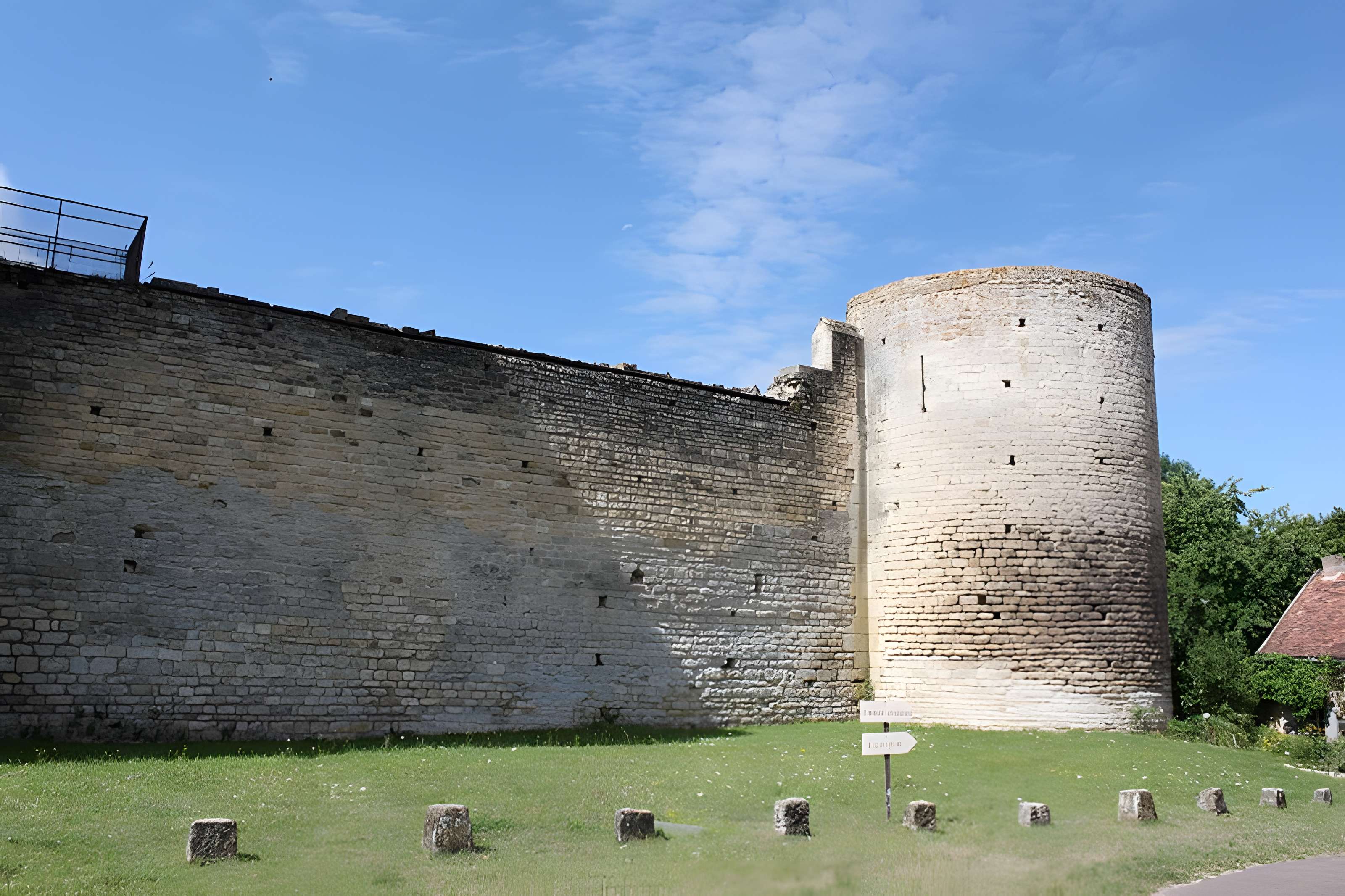 Château-fort de Druyes