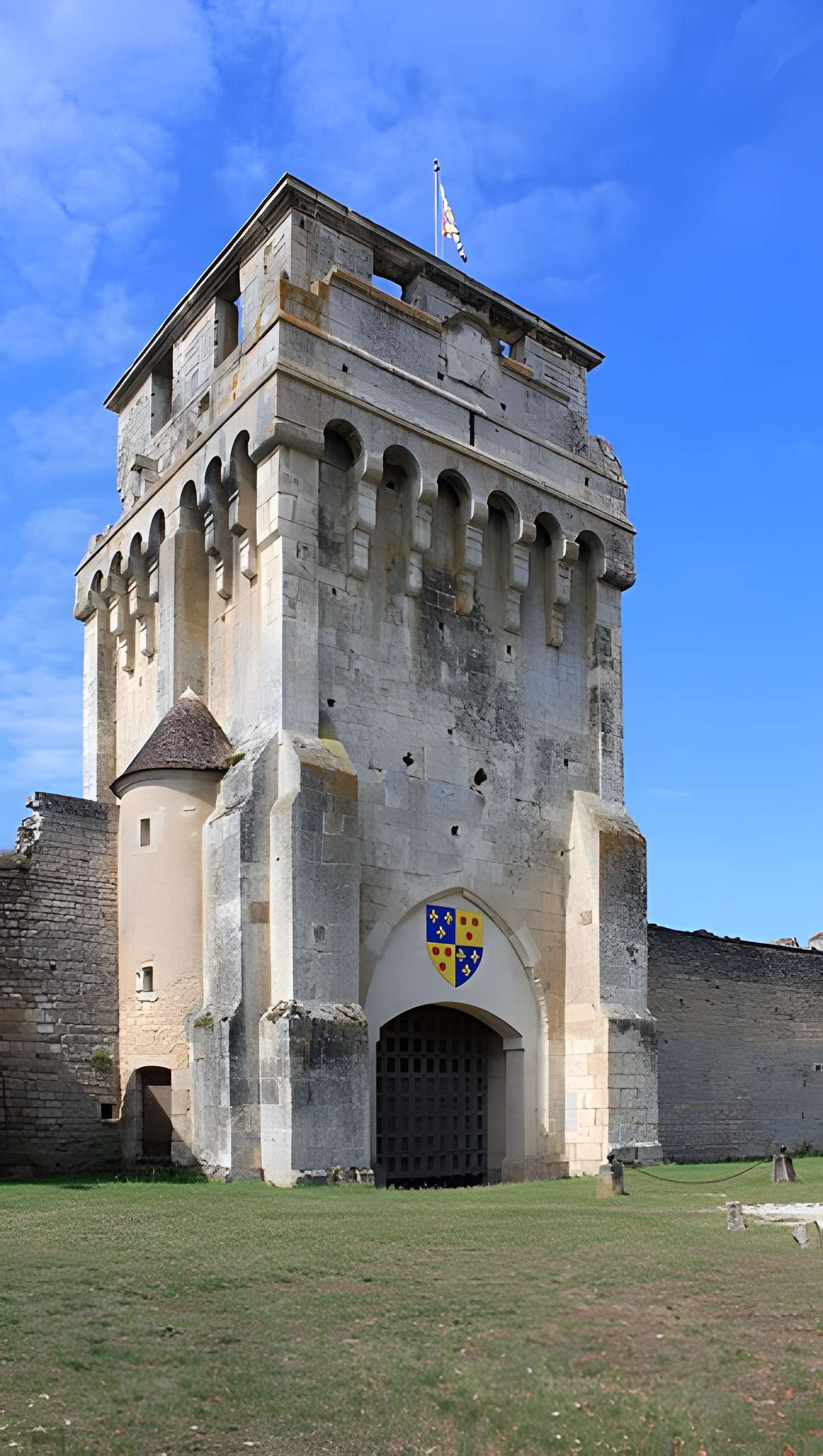 Château-fort de Druyes