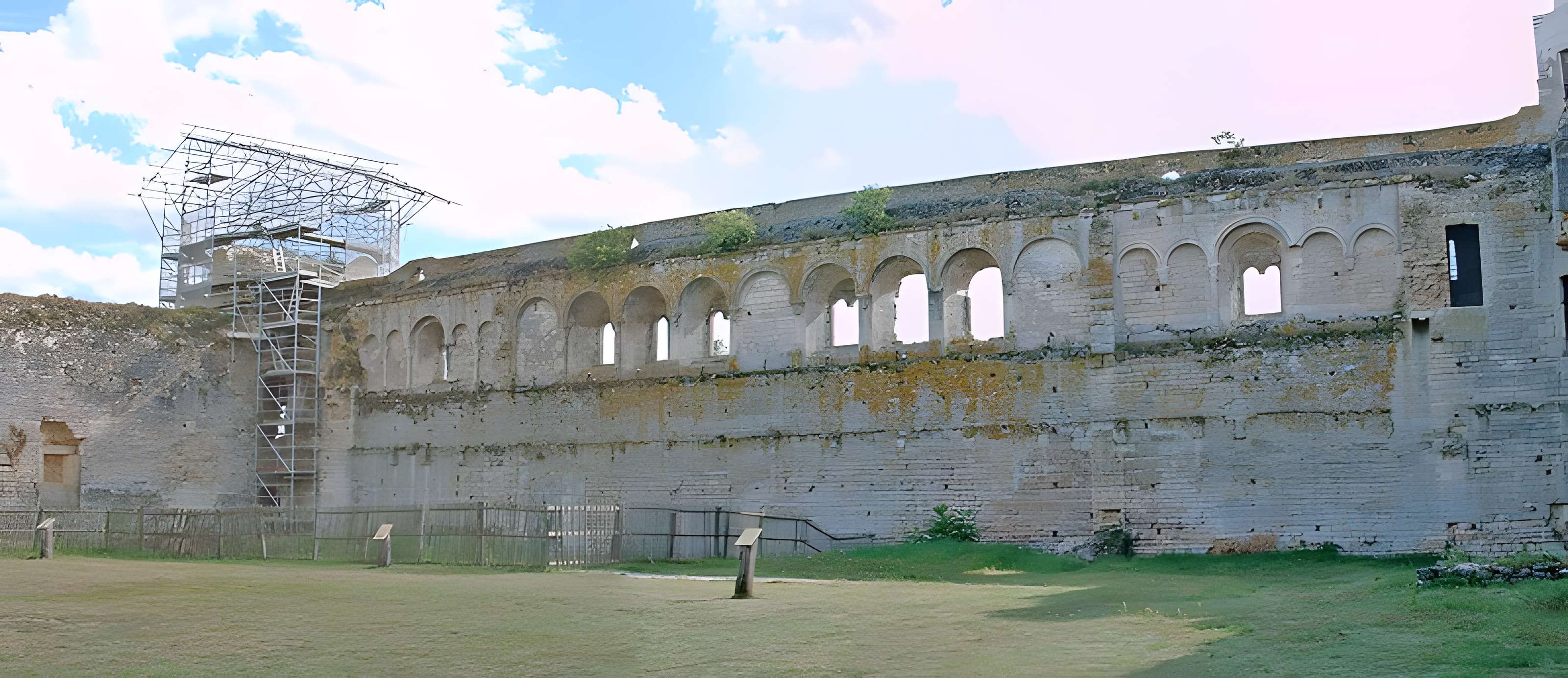Château-fort de Druyes