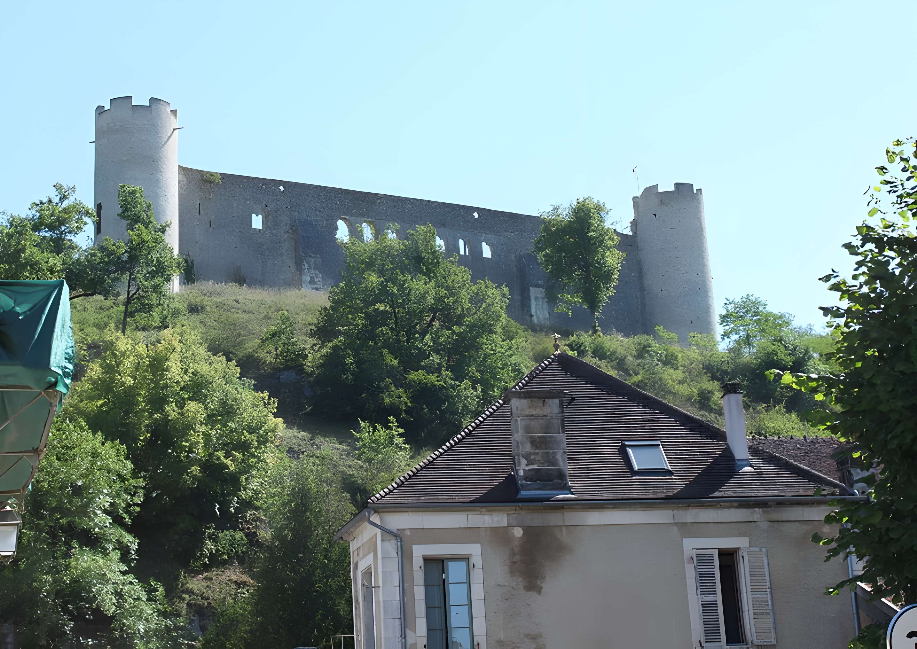 Château-fort de Druyes