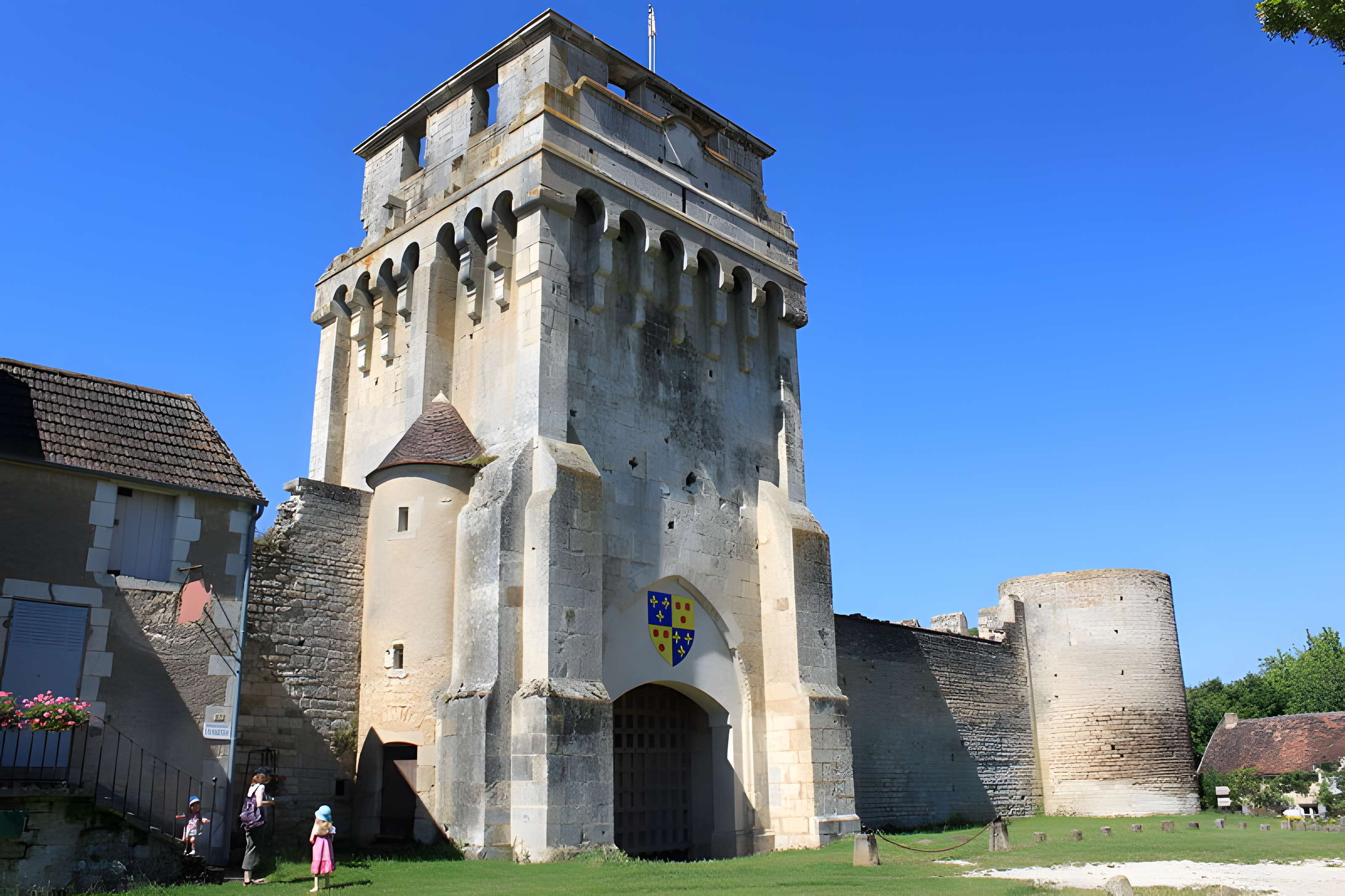 Château-fort de Druyes