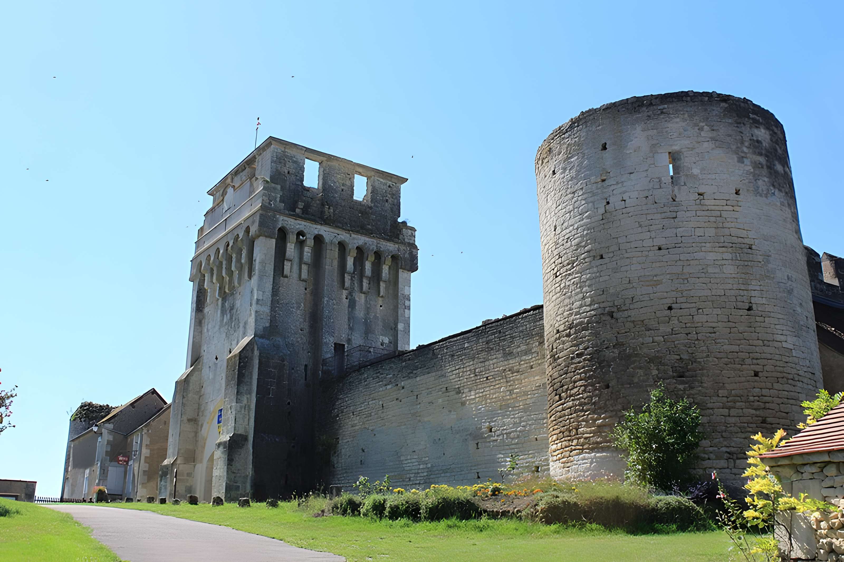 Château-fort de Druyes
