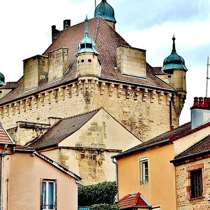Photo de Hôtel de ville de Luxeuil-les-Bains