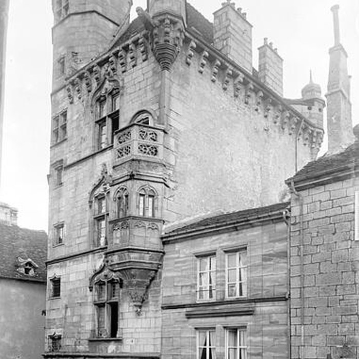 Photo de Hôtel de ville de Luxeuil-les-Bains