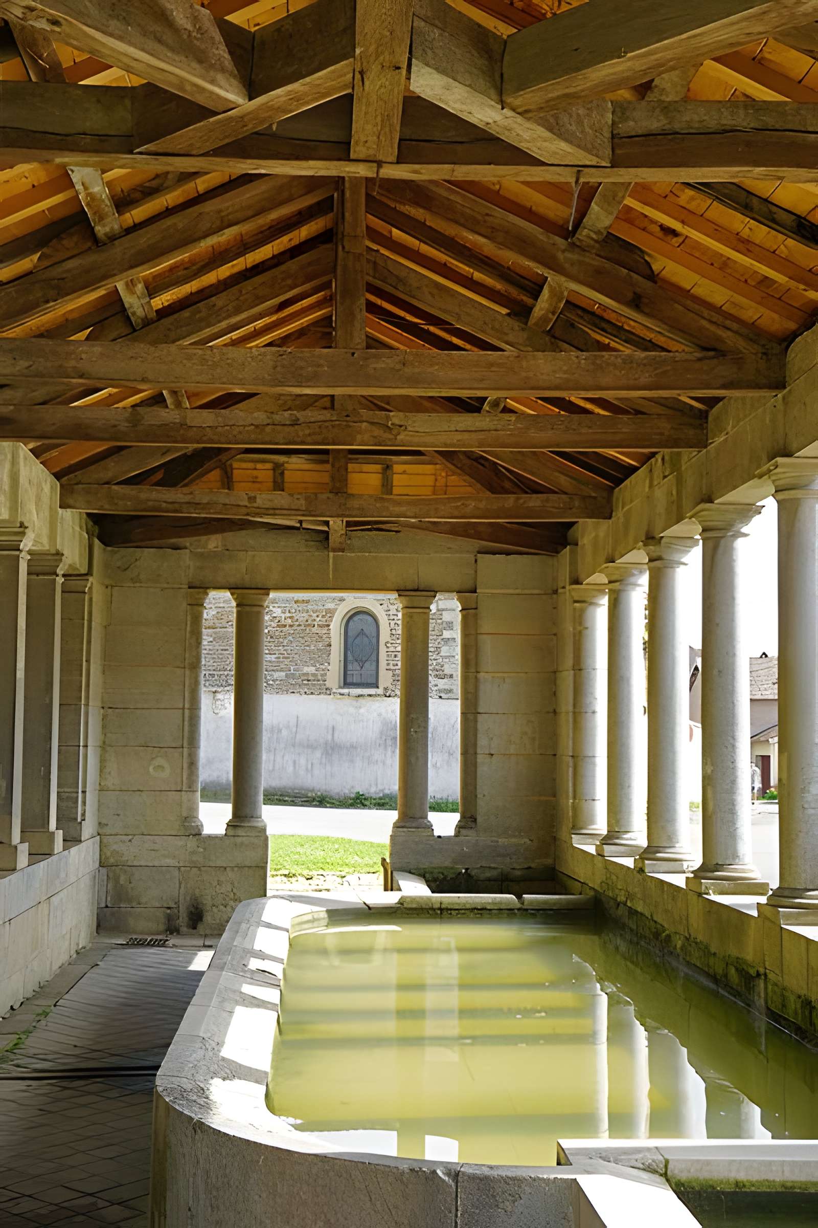 Lavoir du centre de Mollans