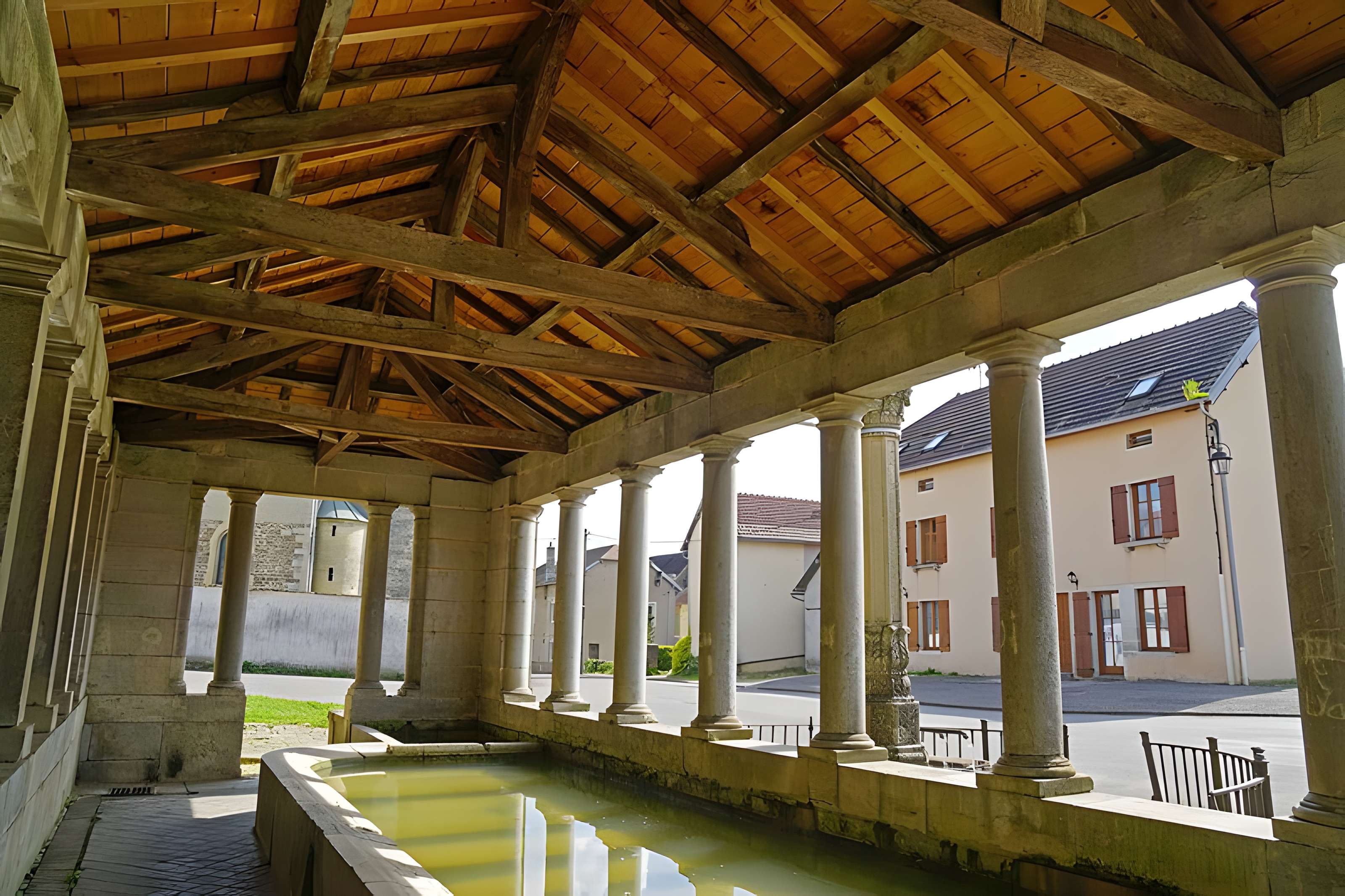 Lavoir du centre de Mollans