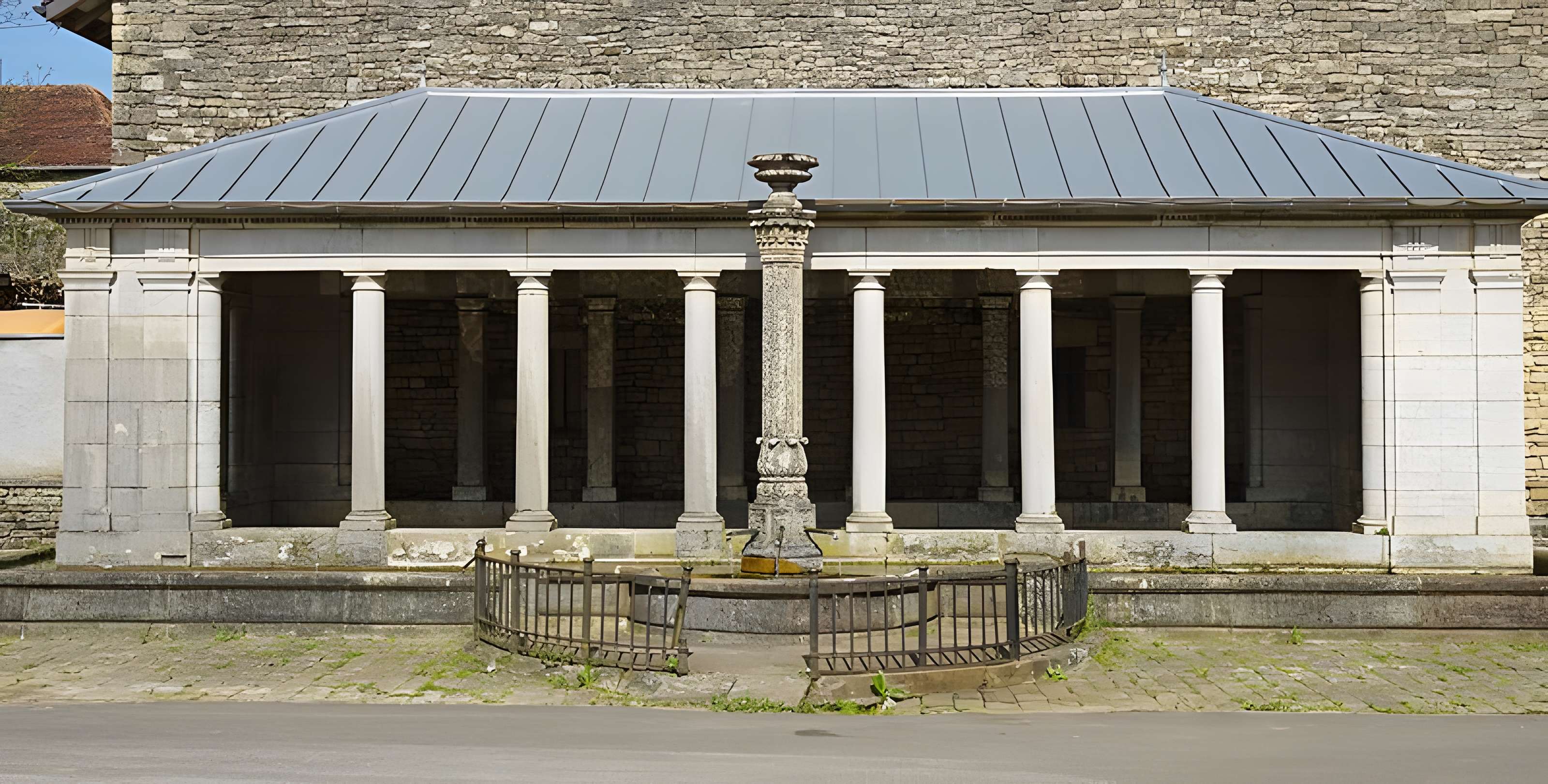 Lavoir du centre de Mollans