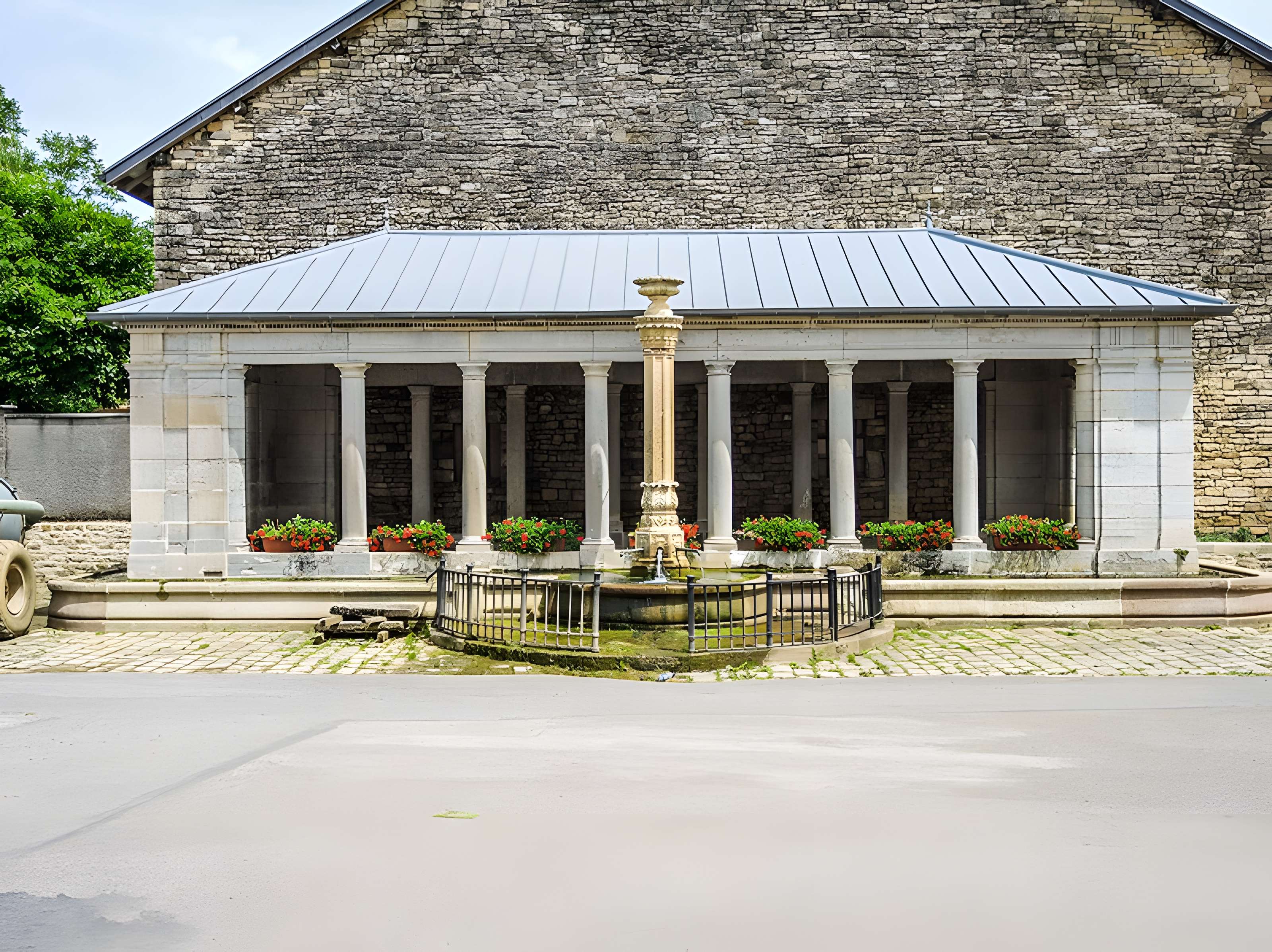 Lavoir du centre de Mollans