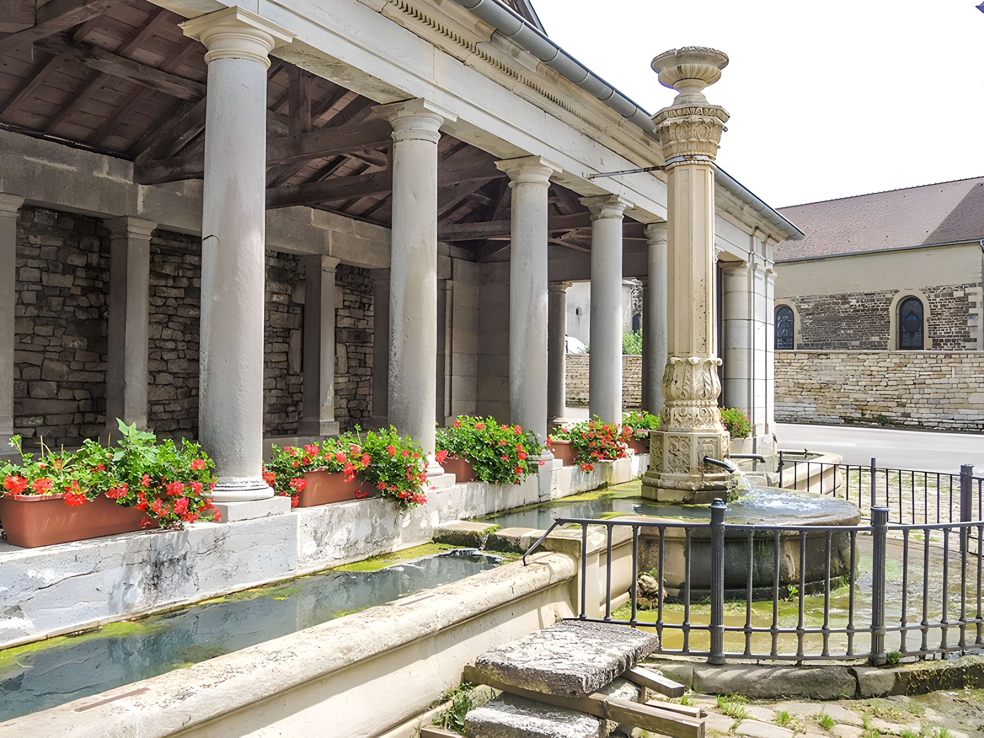 Lavoir du centre de Mollans