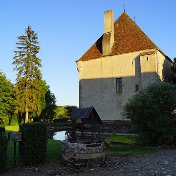 Logis du Prieur de Lurcy-le-Bourg