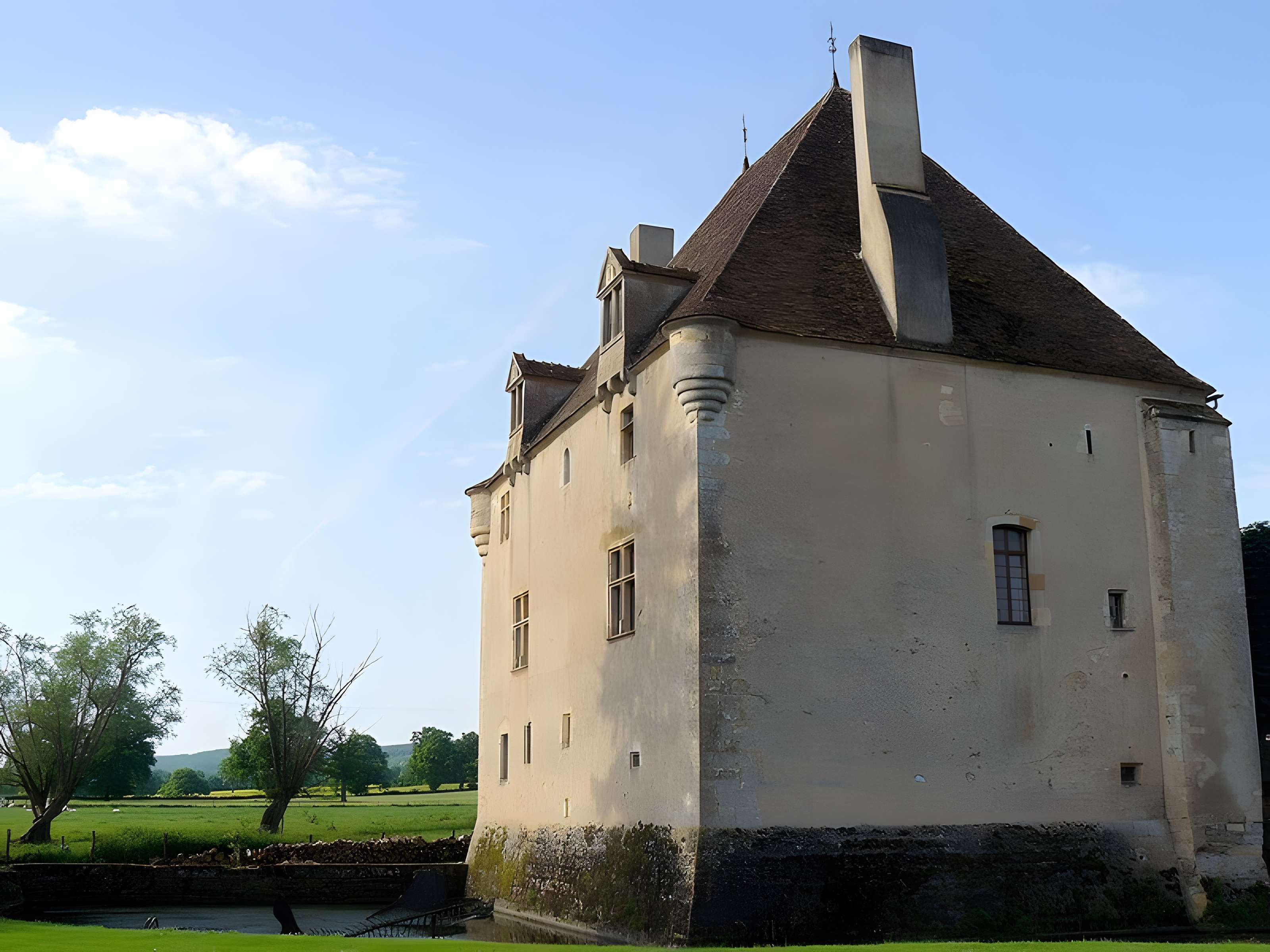 Logis du Prieur de Lurcy-le-Bourg 