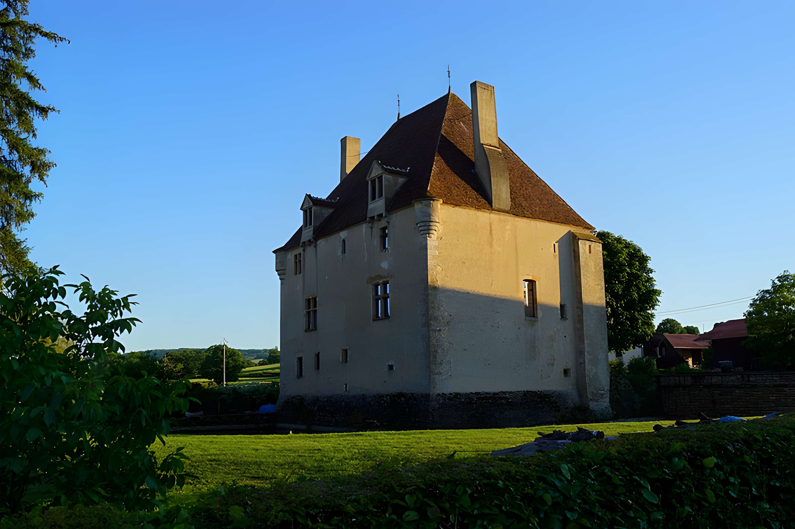Logis du Prieur de Lurcy-le-Bourg