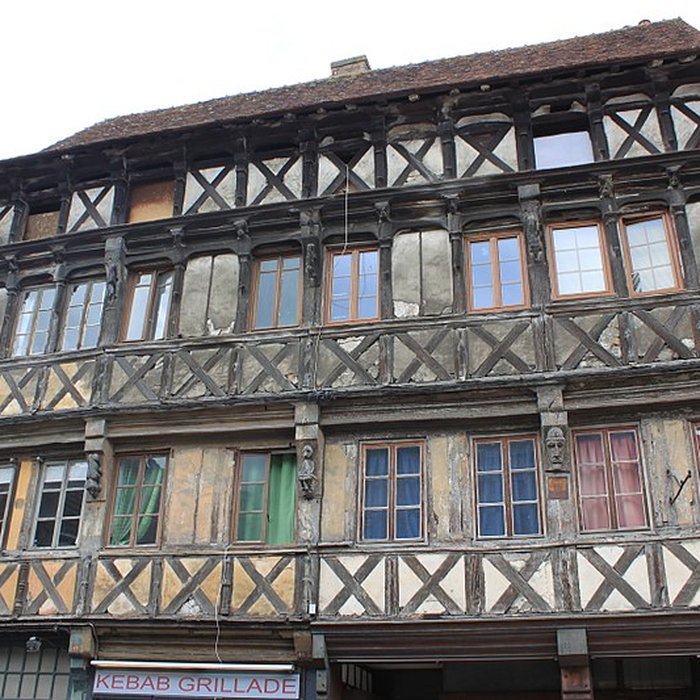 Photo de Maison à pans de bois, 10-16 Place de lEglise à Gaillon