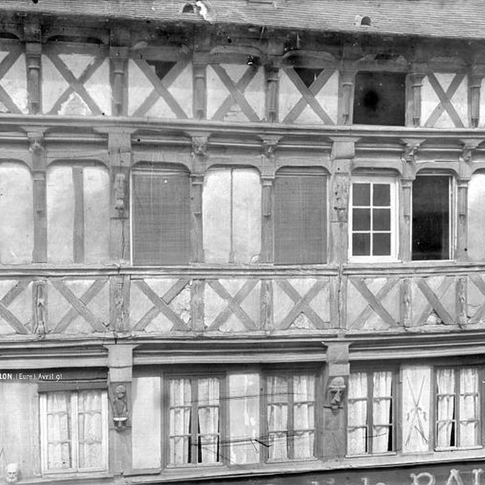 Photo de Maison à pans de bois, 10-16 Place de lEglise à Gaillon