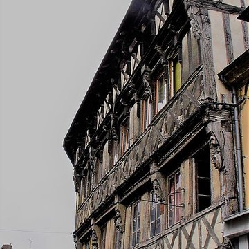 Maison à pans de bois, 10-16 Place de lEglise à Gaillon
