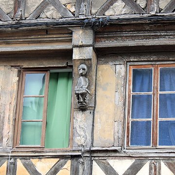 Maison à pans de bois, 10-16 Place de lEglise à Gaillon
