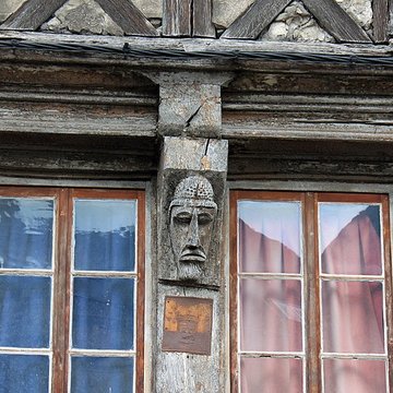 Maison à pans de bois, 10-16 Place de lEglise à Gaillon