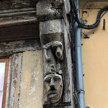 Maison à pans de bois, 10-16 Place de lEglise à Gaillon