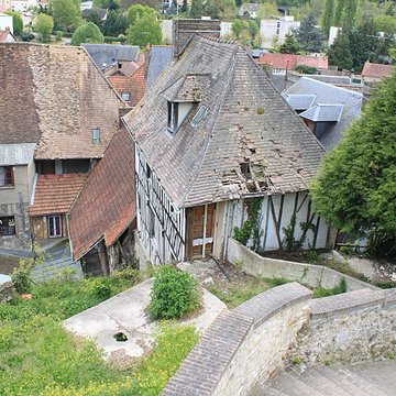 Maison à pans de bois, 10-16 Place de lEglise à Gaillon