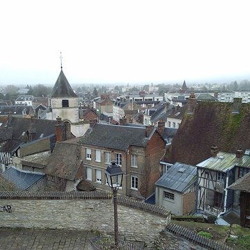 Maison à pans de bois, 10-16 Place de lEglise à Gaillon