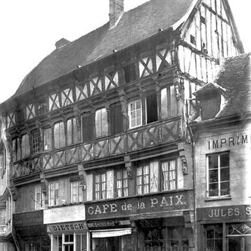 Maison à pans de bois, 10-16 Place de lEglise à Gaillon