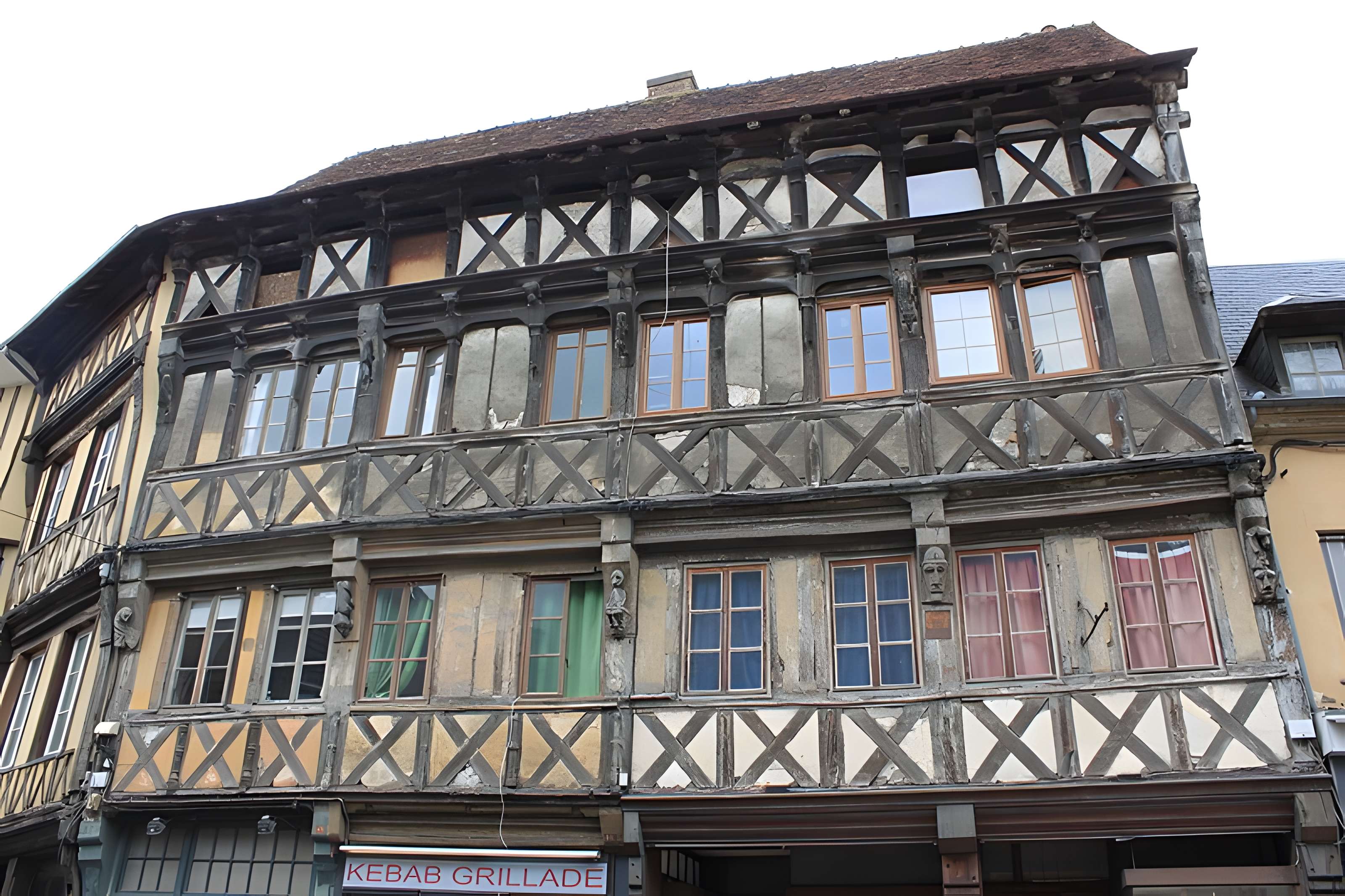 Maison à pans de bois, 10-16 Place de l'Eglise à Gaillon