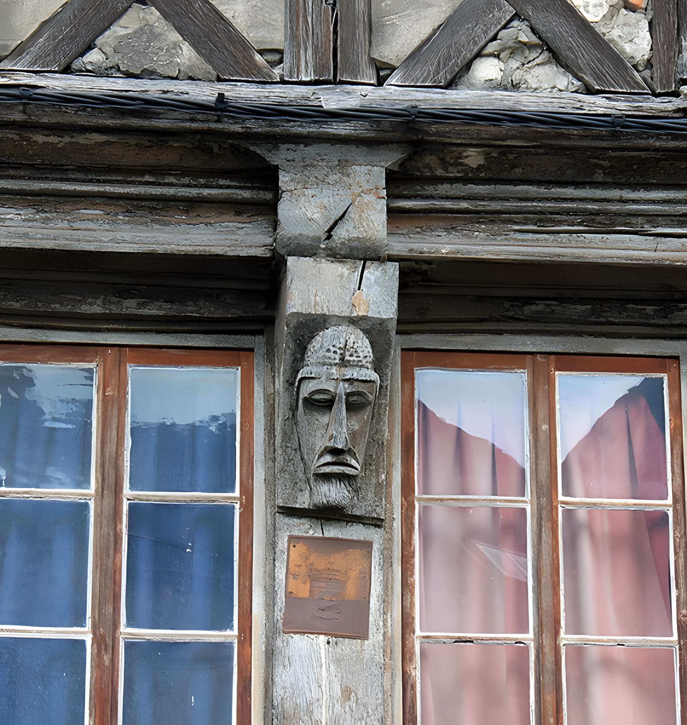 Maison à pans de bois, 10-16 Place de l'Eglise à Gaillon