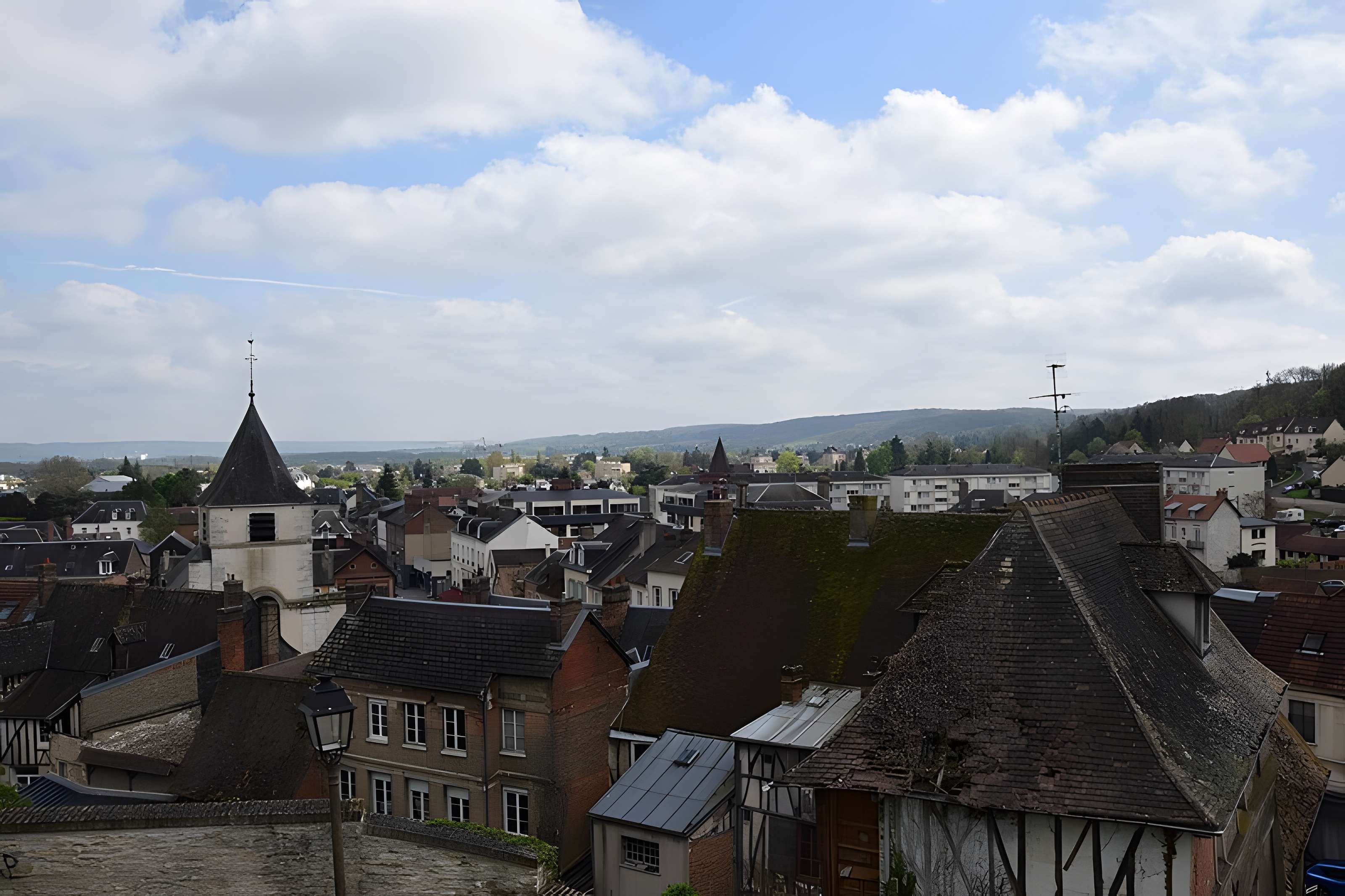 Maison à pans de bois, 10-16 Place de l'Eglise à Gaillon