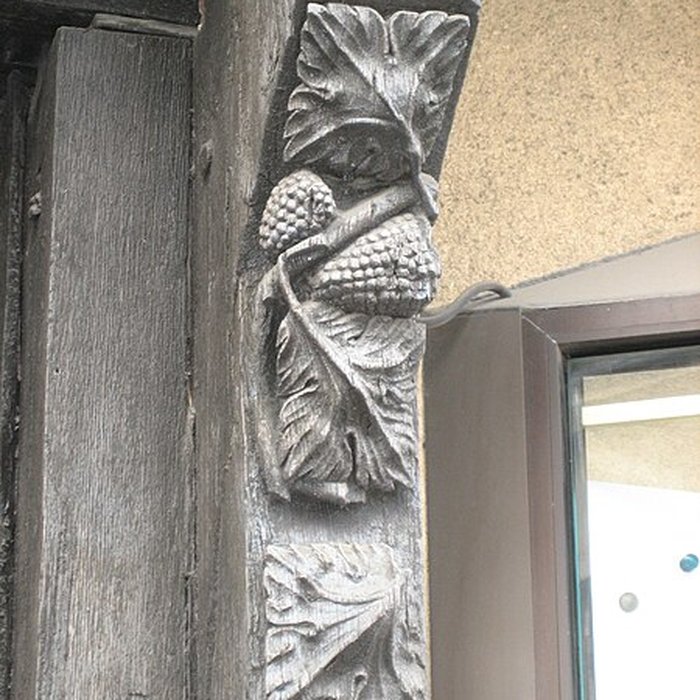 Photo de Maison à pans de bois, 4 Place Laisnel-de-la-Salle à La Châtre