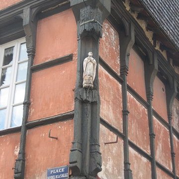 Maison à pans de bois, 4 Place Laisnel-de-la-Salle à La Châtre