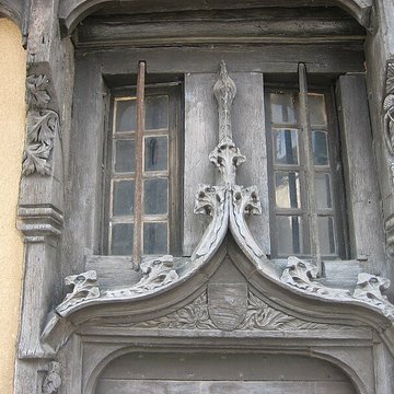 Maison à pans de bois, 4 Place Laisnel-de-la-Salle à La Châtre
