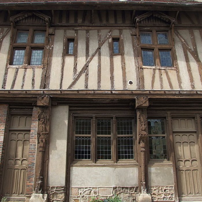 Photo de Maison à pans de bois, dite Maison de lAve-Maria à Joigny